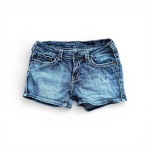 Cowgirl Tuff Light Blue Jean Shorts Women’s Size 31